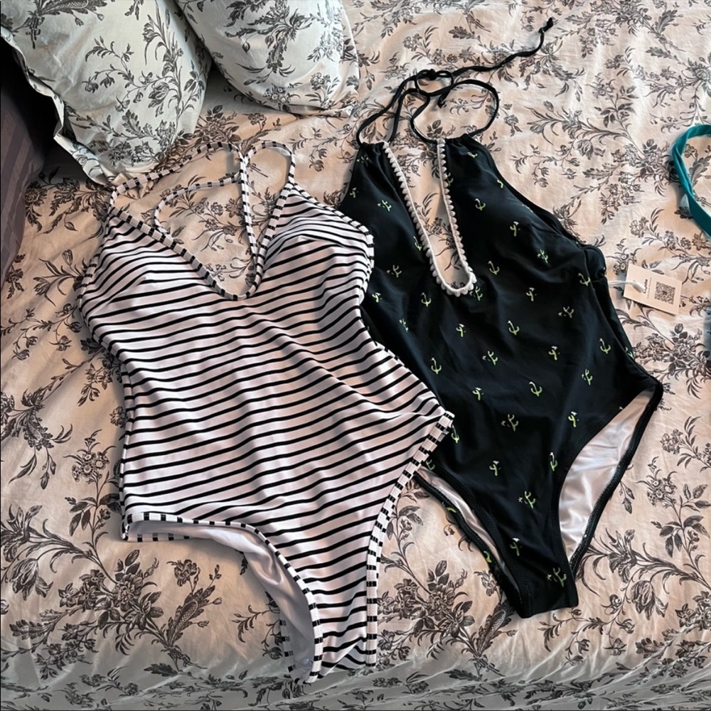 Cupshe bathing suit small bundle of two